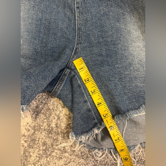 Women’s L&B Cut Off Jean Shorts - Picture 5 of 5